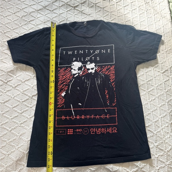 Forever 21 Black and Red Graphic Tee - Picture 1 of 2